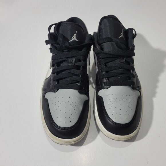 Nike  Air Jordan 1 Low Top Sz 9.5 Grey 553558-052 main image 8